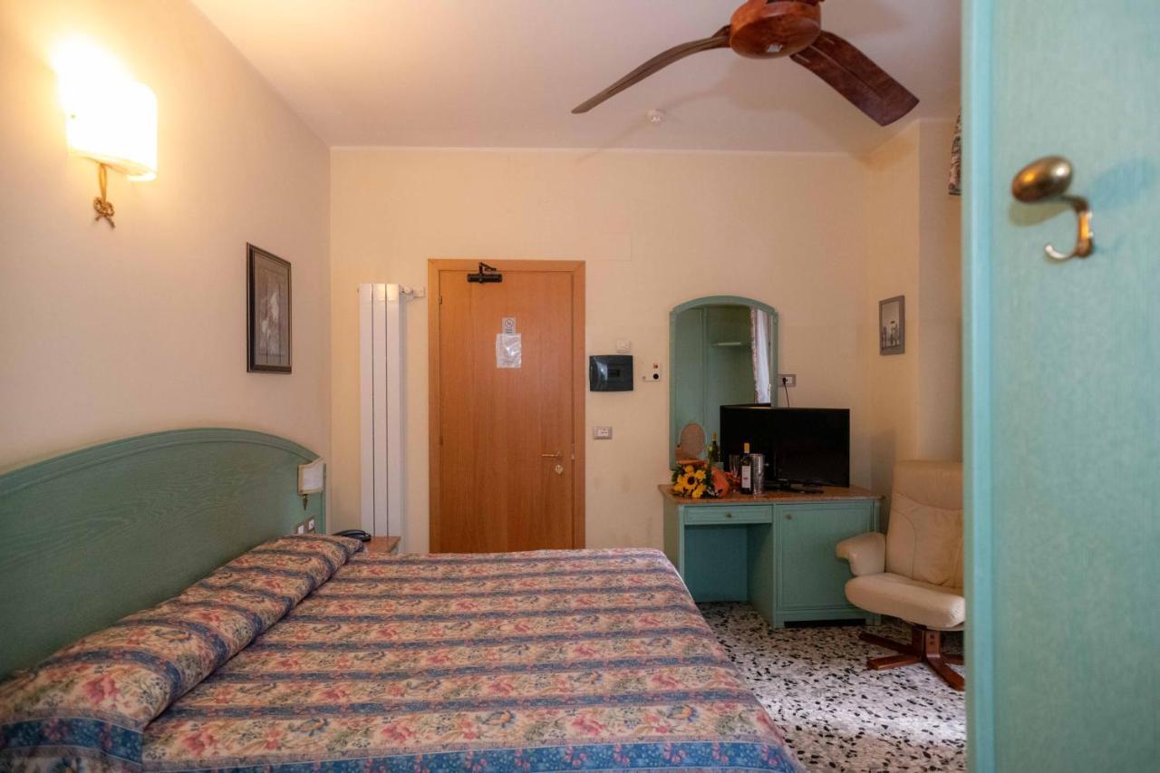 Hotel Magnolia Albenga Luaran gambar