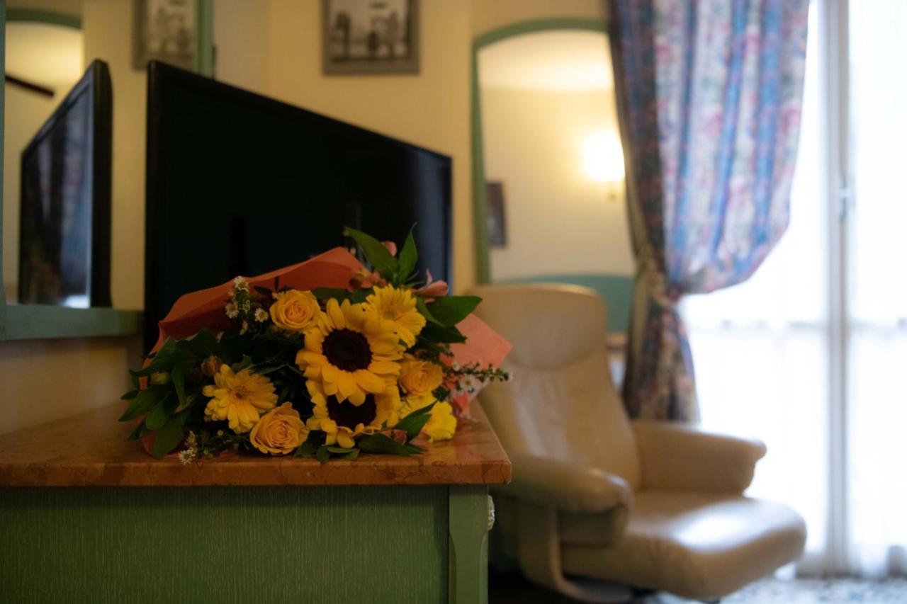 Hotel Magnolia Albenga Luaran gambar