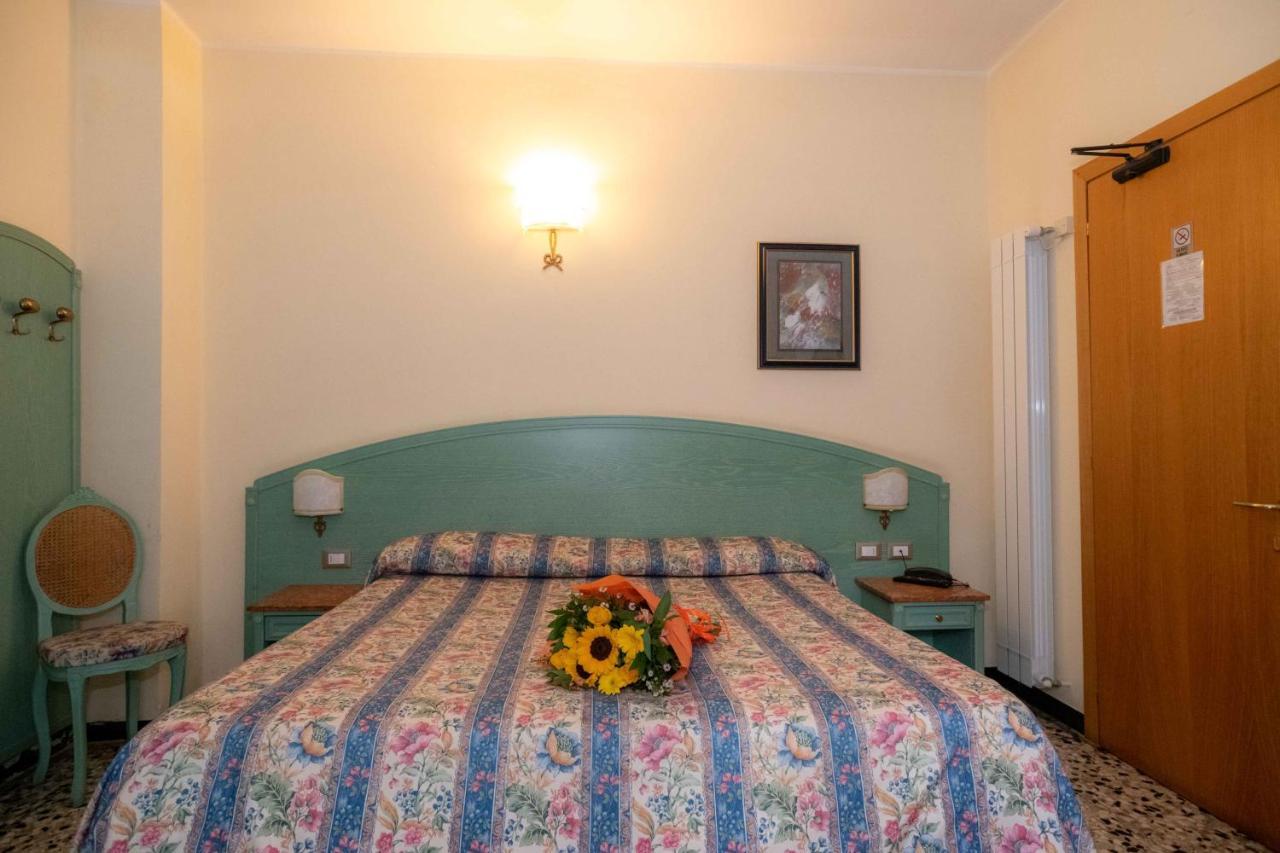 Hotel Magnolia Albenga Luaran gambar