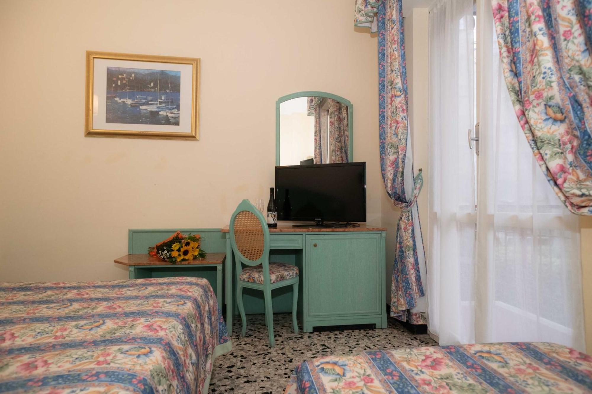 Hotel Magnolia Albenga Luaran gambar