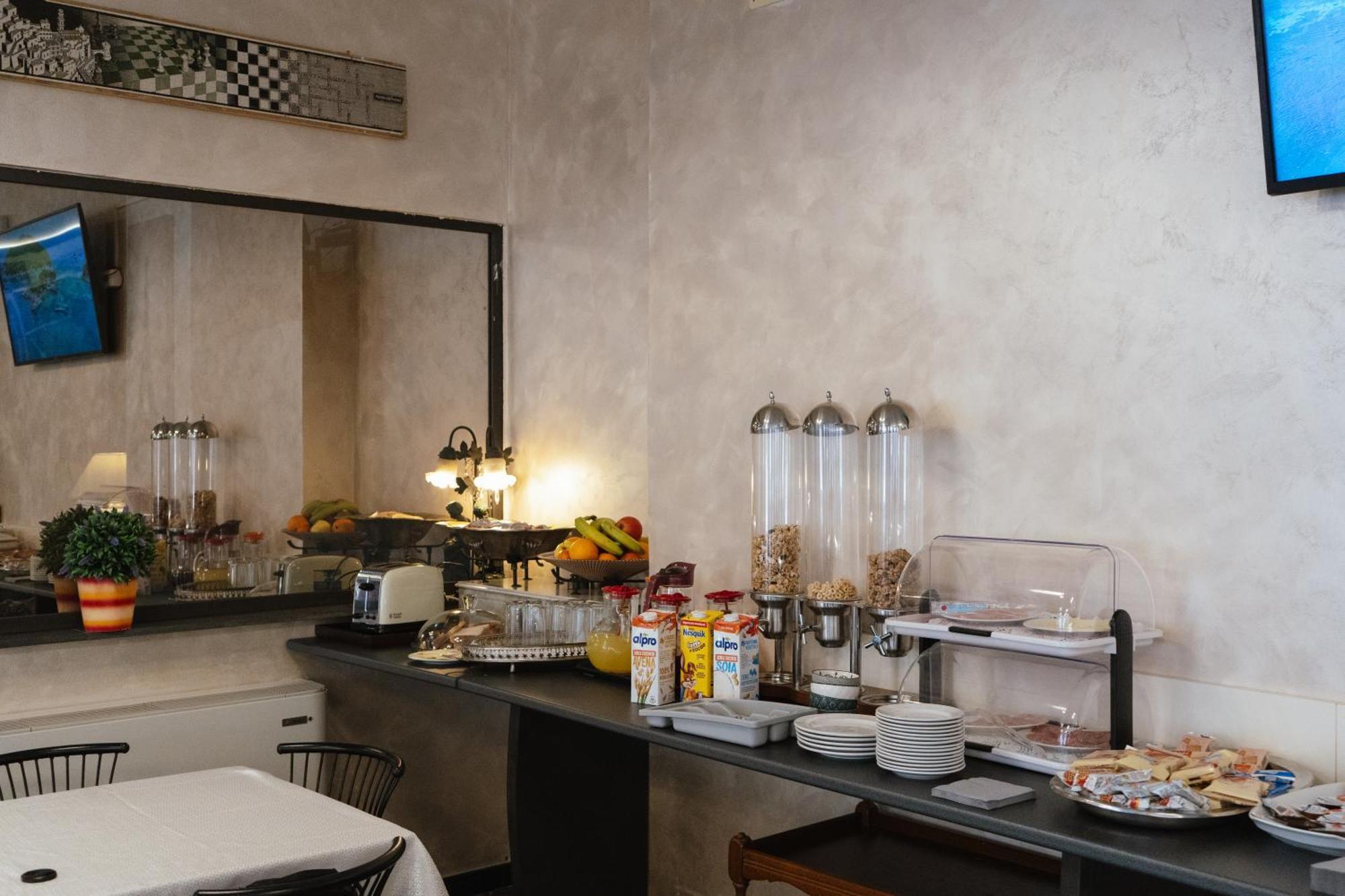 Hotel Magnolia Albenga Luaran gambar