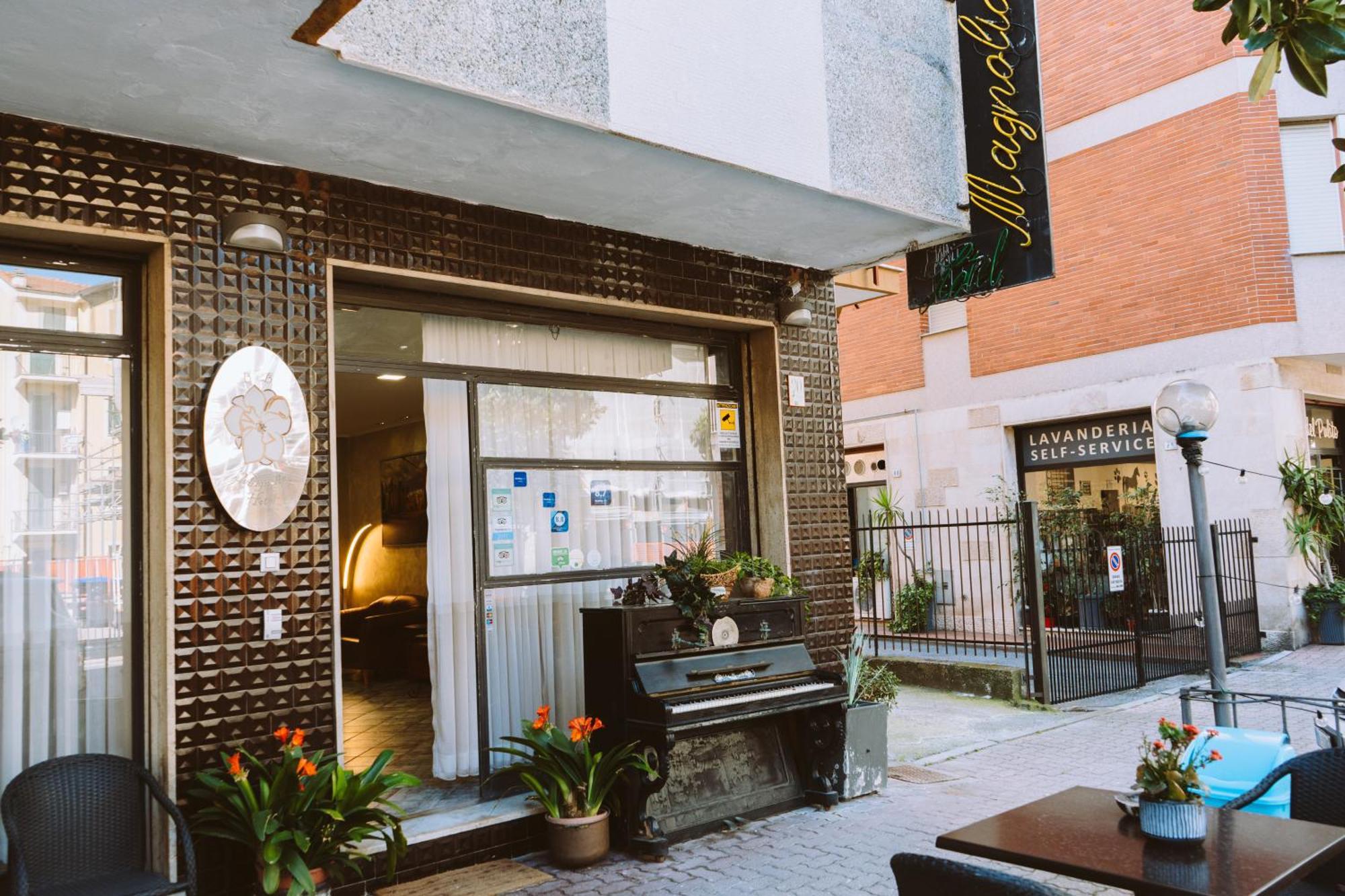 Hotel Magnolia Albenga Luaran gambar